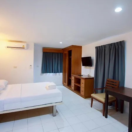 18 Coins Budget Hotel 2*