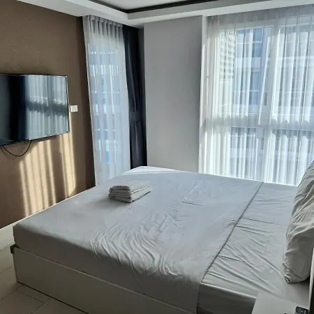 อพาร์ทเม้น Grand Avenue 1br Pool View Smart Tv Wifi 6th Floor *