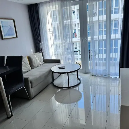 อพาร์ทเม้น Grand Avenue 1br Pool View Smart Tv Wifi 6th Floor *