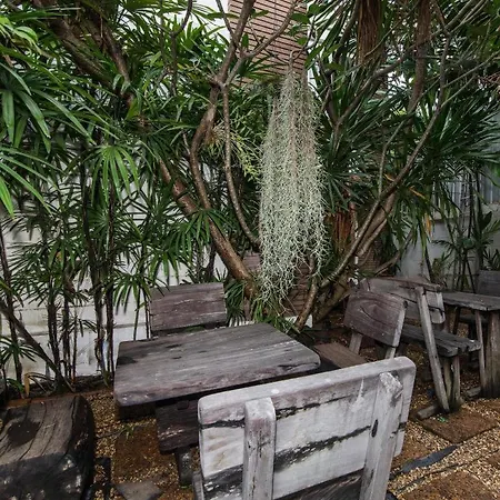 โรงแรม Chada Thai House