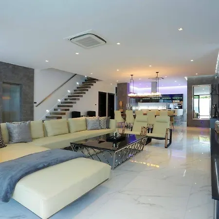Near & Walk Street Luxury