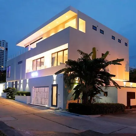 Near & Walk Street Luxury *