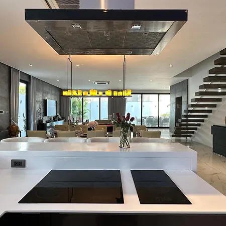 Near & Walk Street Luxury * Pattaya