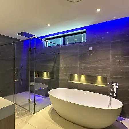 Villa Near & Walk Street Luxury
