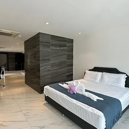 Near & Walk Street Luxury Pattaya