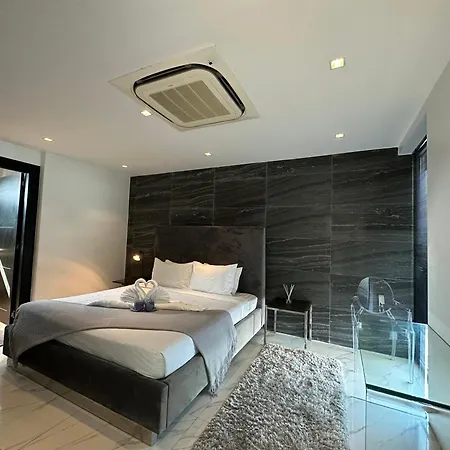 Near & Walk Street Luxury Villa Pattaya