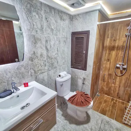 Hagone Condotel - Pool, Near & Steps To Weekend Market *