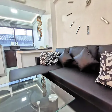 Hagone Condotel - Pool, Near & Steps To Weekend Market Pattaya