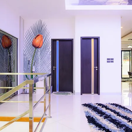 Villa 900m2 Near Walkstreet Luxury Pool Pattaya