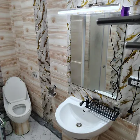 โรงแรม Priory Hillside 2*