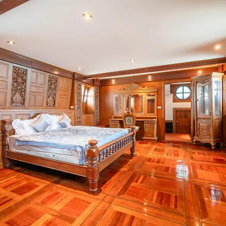Villa Nautica Pattaya - 4 Bedroom Luxury Pool Villa With Unique Yacht-House Pattaya