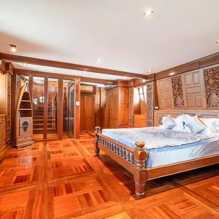 Villa Nautica Pattaya - 4 Bedroom Luxury Pool Villa With Unique Yacht-House