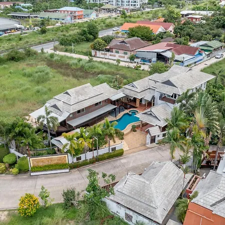 Villa Nautica Pattaya - 4 Bedroom Luxury Pool Villa With Unique Yacht-House Villa