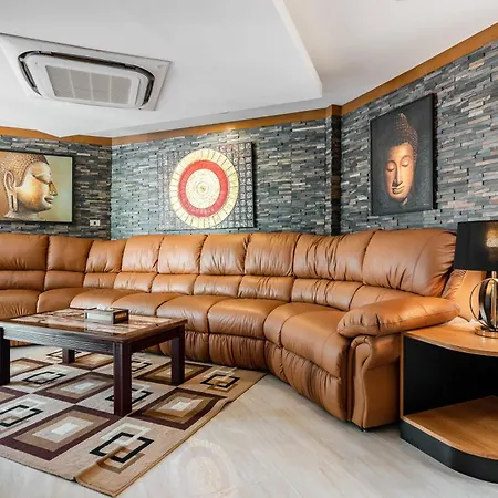 Villa Luxury Pool T1 Near Walking Street 5br 9 Persons Pattaya