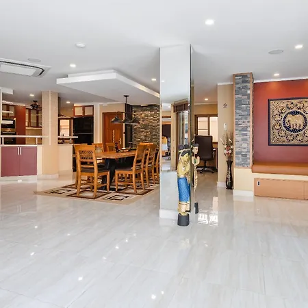 Luxury Pool T1 Near Walking Street 5br 9 Persons Villa Pattaya