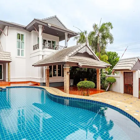 Luxury Iconic Royal Boat Pool North * Pattaya