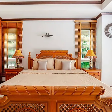 Luxury Iconic Royal Boat Pool North *