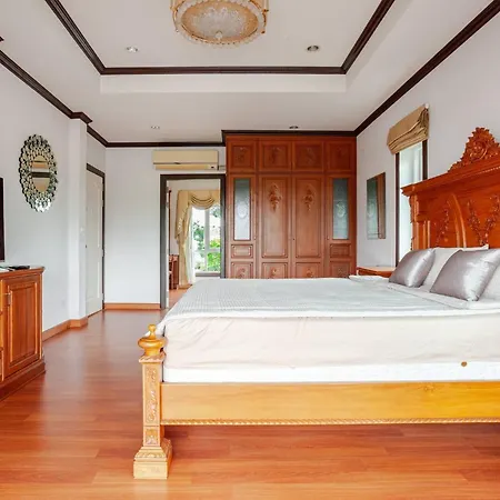 Luxury Iconic Royal Boat Pool North Villa