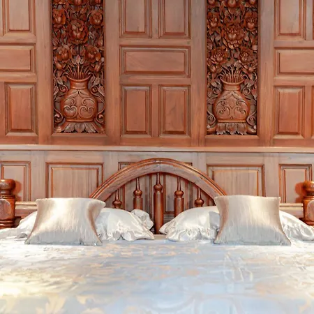 Luxury Iconic Royal Boat Pool North * Pattaya