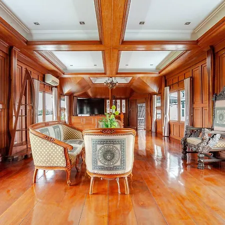 Luxury Iconic Royal Boat Pool North Villa