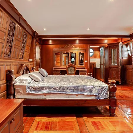 Luxury Iconic Royal Boat Pool North Villa