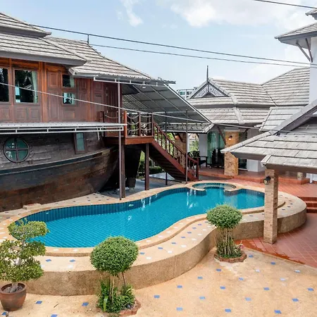 Luxury Iconic Royal Boat Pool North Villa