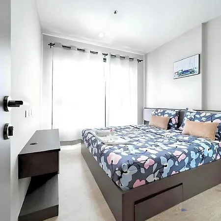 - Pool Apartment *
