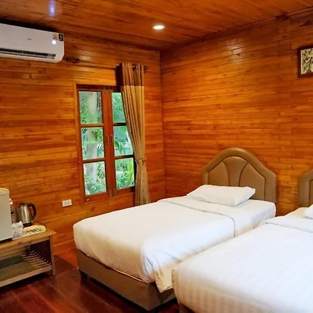 Hotel Basaya &