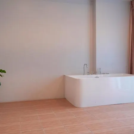 โรงแรม D Eco Wellness Center 5*