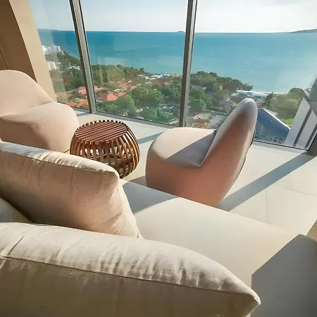 High Floor Beachfront 1 Bedroom With Scenic View Pattaya