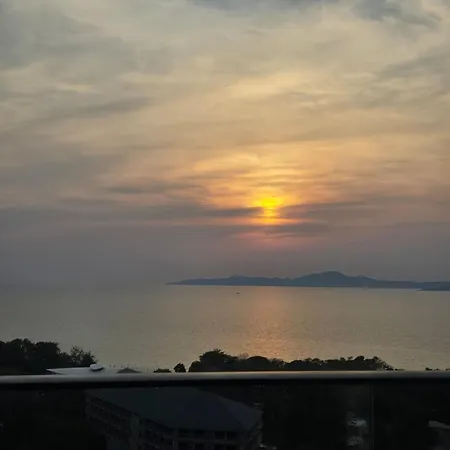 High Floor Beachfront 1 Bedroom With Scenic View Pattaya