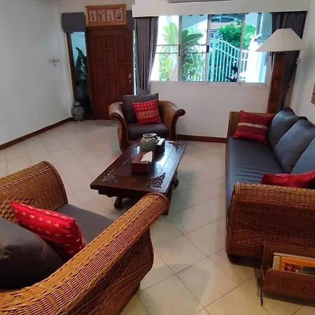 Villa Bann Lawan 3 Bedrooms In Prathumnak Jomtien