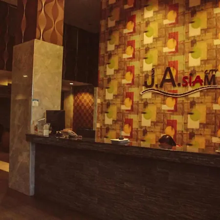 Hotel Dancenter Ja Siam 4*