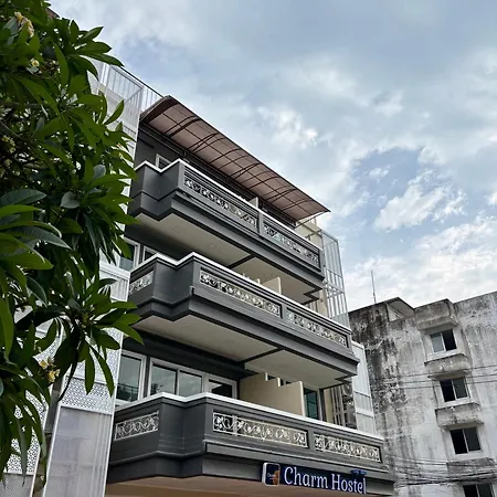 Charm At Pratumnak โรงแรม 3*