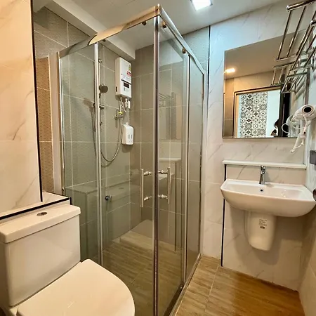 Charm At Pratumnak โรงแรม 3*