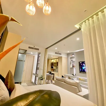 อพาร์ตโฮเทล Arom Wongamat 4*