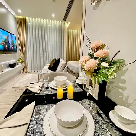 อพาร์ตโฮเทล Arom Wongamat 4*