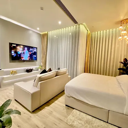 อพาร์ตโฮเทล Arom Wongamat 4*