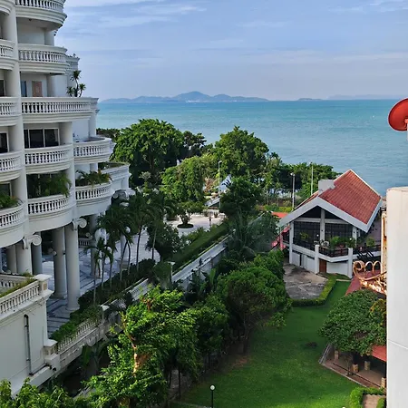 Beachfront Seaview Apartment *