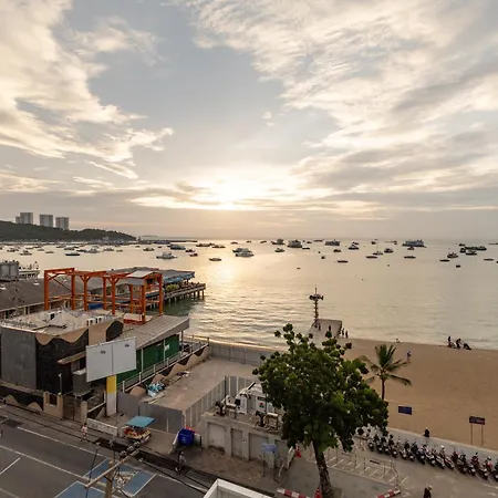 Cloudotel Walking Street โรงแรม