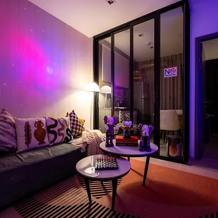 Bright Modern 1 Bedroom Chic Design Apartment *