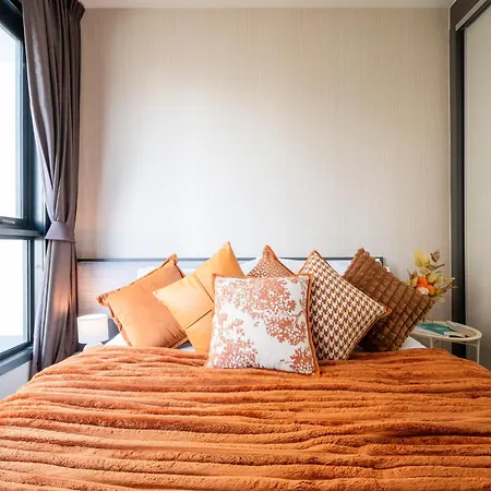 Bright Modern 1 Bedroom Chic Design Apartment