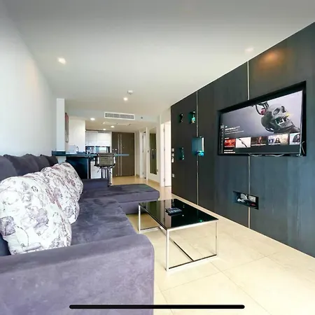 Apartment Large Deluxe Condo, Centara Azure Residence,