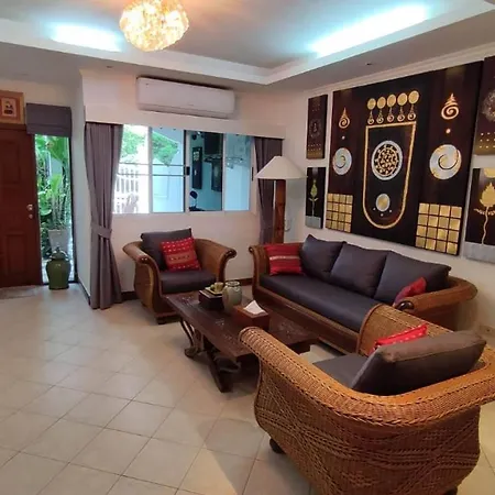 Jomtien House Night Market Villa Pattaya