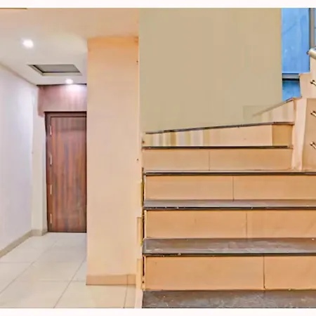 โรงแรม Terence Near Sea 4*