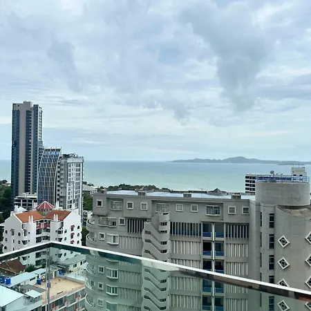 студия в The Cliff Apartment