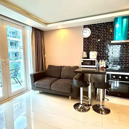Grand Avenue Apartment *
