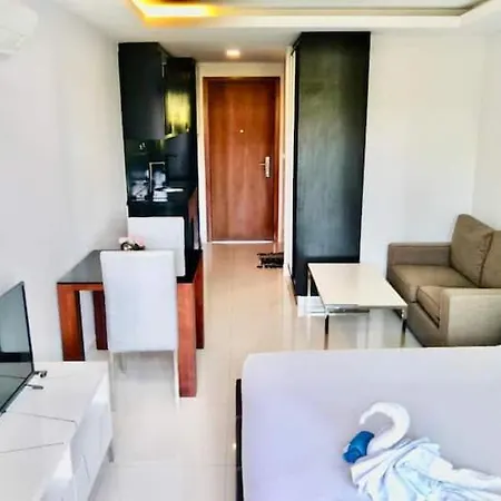 Club Royal Hideaway Steps From Private Apartment Pattaya