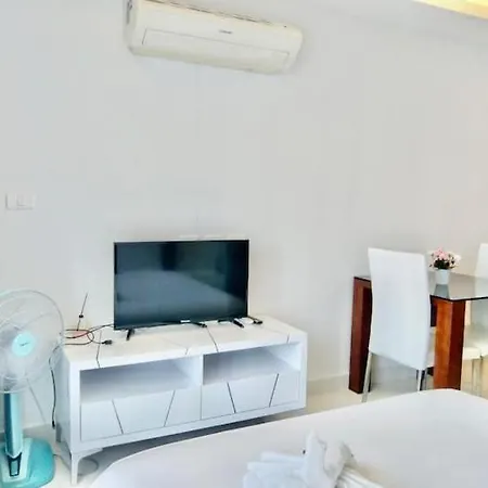 Club Royal Hideaway Steps From Private Apartment