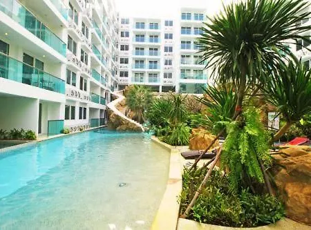 Club Royal Hideaway Steps From Private * Pattaya